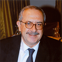 Porträtfoto von Professor Emeritus John Mantas, externer Beirat im SMITH-Konsortium