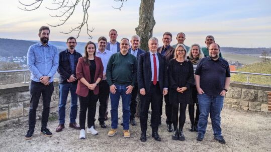 Ein Gruppenfoto des DISTANCE:PRO-Teams in Freyburg an der Unstrut.