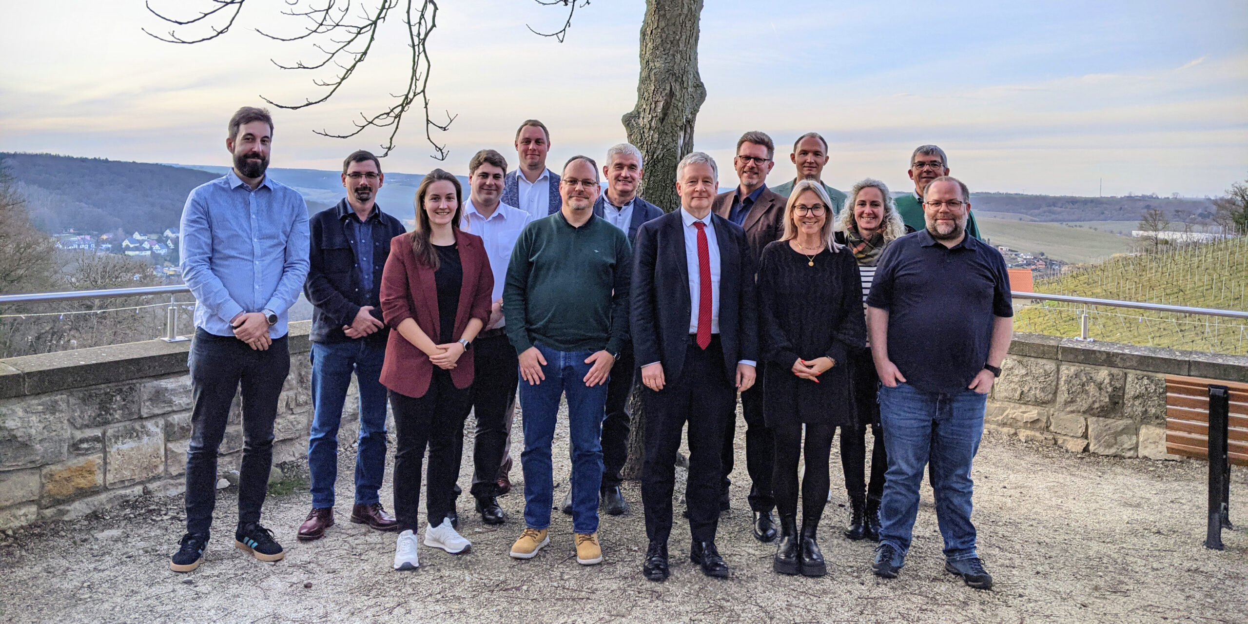 Ein Gruppenfoto des DISTANCE:PRO-Teams in Freyburg an der Unstrut.